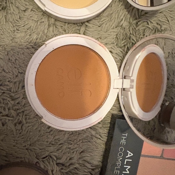 Makeup Bundle - Picture 4 of 6